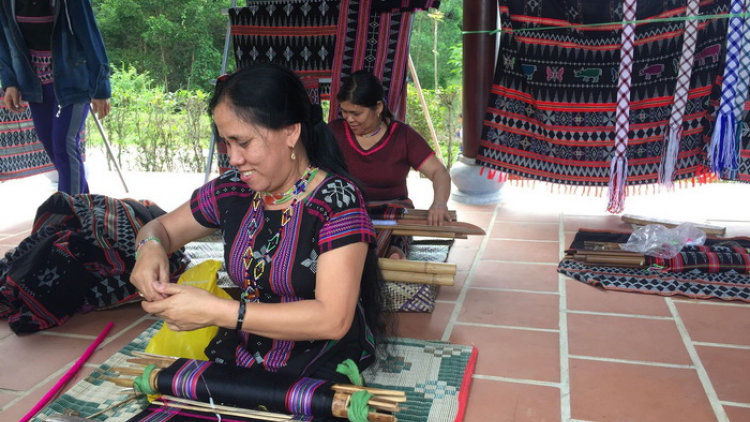 Zư lêy lâng pa dưr pa xớc bh’rợ taanh Zèng ty chr’nắp âng pân đil Tà Ôi