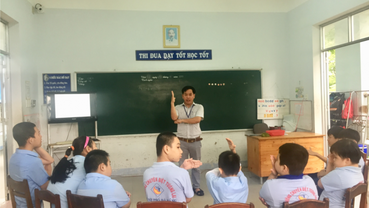 Manứih thầy âng p’niên khuých goo