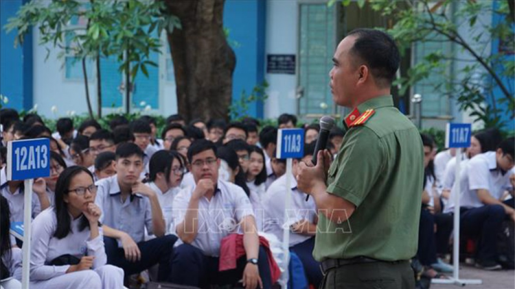Pa glúh Chỉ thị t’bhlâng pa dưr p’too pa choom pr’ắt tr’mung đoọng ha học sinh, sinh viên