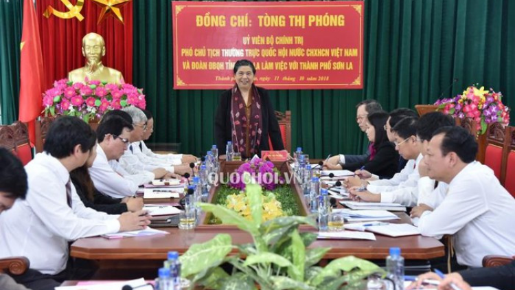 Phó Chủ tịch Thường trực Quốc hội Tòng Thị Phóng đh’rứah lâng c’bhúh lướt pa bhrợ nắc bhrợ bhiệc lâng tỉnh Sơn La