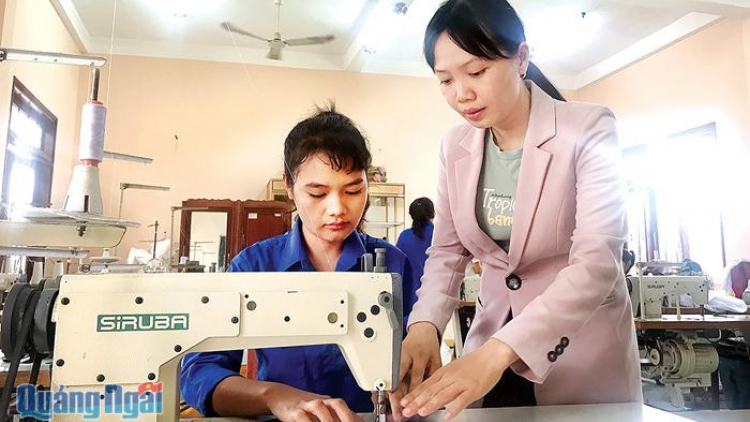 Quảng Ngãi: Pa choom bh’rợ ha học sinh acoon coh dzợ bâc râu căh liêm choom