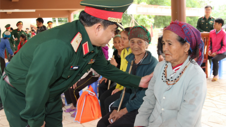 Quân khu 5 lêy pay 75 chr’val xay bhrợ bh’rợ “Quân đội pa zưm têy tu ma nuyh đha rựt”