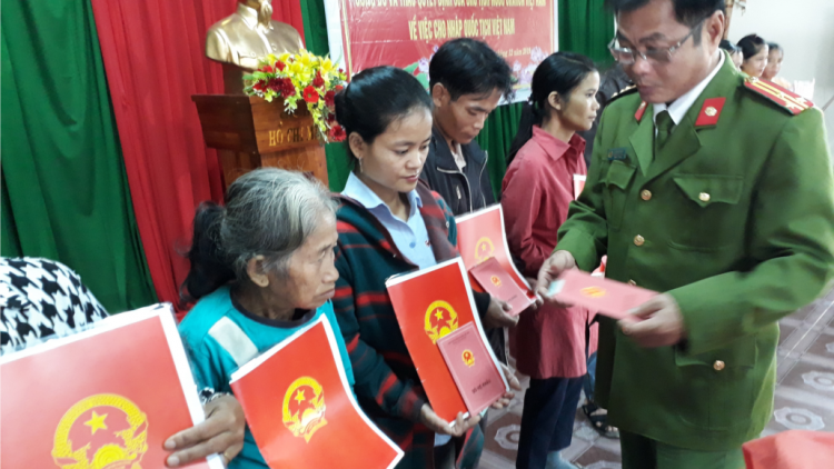 Quảng Nam: T’mọot quốc tịch Việt Nam đoọng ha 13 cha nắc ma nuyh Lào