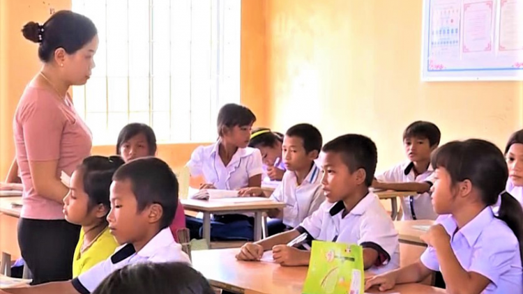 Quảng Ngãi: Ta bhứch giáo viên moót c’moo học t’mêê