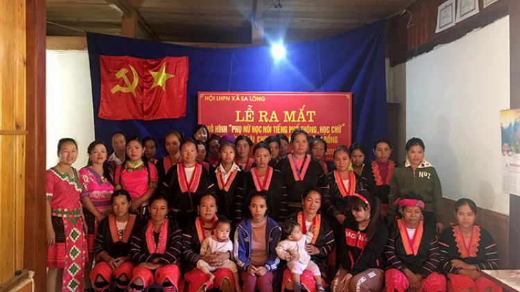 Pa căh cr’noọ bh’rợ “Pân đil pa choom prá p’rá a đhuốc, pa choom cr’liêng chữ”