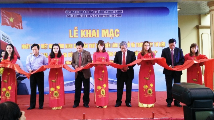 Tơợp bhrợ têng t’ngay sách Việt Nam