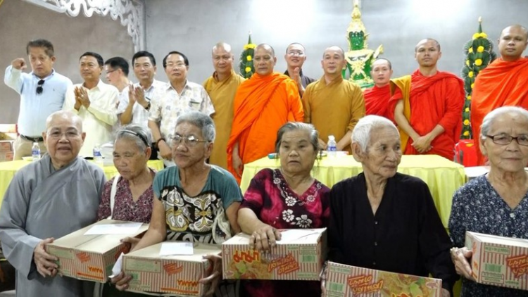 Lào: Đoọng 1 r’bhâu hun pr’hêl ha đhanuôr coh zr’lụ tuh bhlong Champasac