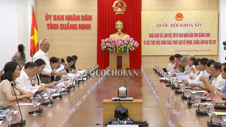 C’bhuh pa bhrợ âng Quốc hội ch’mêệt lêy xơợng bhrớ chính sách pháp luật n’đăh zêl lâng cha groong bhrợ z’năh p’niên đhị Quảng Ninh