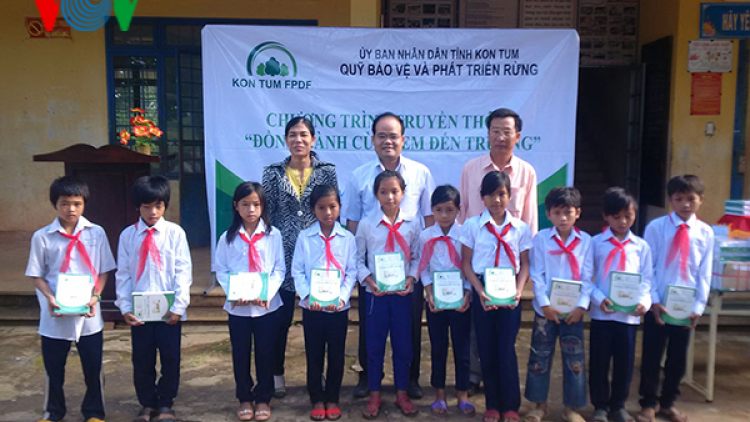 Kon Tum: Đoọng bha ar xrắ ha lấh 66.000 học sinh