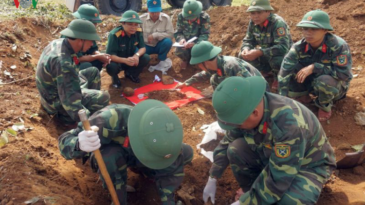 Quảng Trị: Bơơn lêy n’hang 3 liệt sĩ đh’rứah lâng toong x’rắ vêy boóc dh’nớc