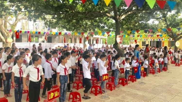 Quảng Bình: Học sinh đhanuôr Rục khai giảng c’moo học t’mêê