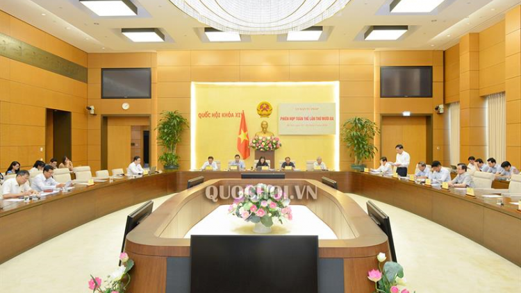 Ủy banThường vụ Quốc hội đoọng boọp p’rá ooy zâp báo cáo đắh zêl cha groong apêê mốp lết lâng t’tông k’roóch