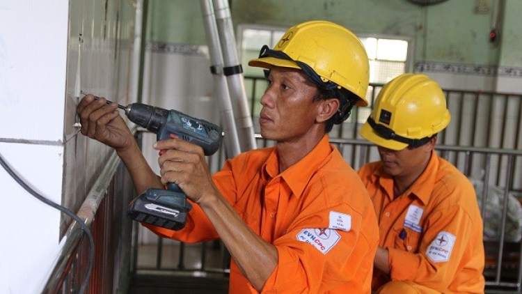 Công ty Điện lực Đà Nẵng bhrợ têng bh’rợ “ Bắt ang c’lâng p’rơơm”
