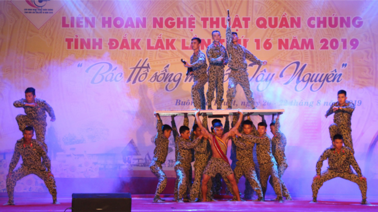 Đắk Lắk: Bhrợ têng bhiệc bhan nghệ thuật quần chúng lâng pr’đớc: Ava Hồ ắt mamông tơợt lang lâng Tây Nguyên