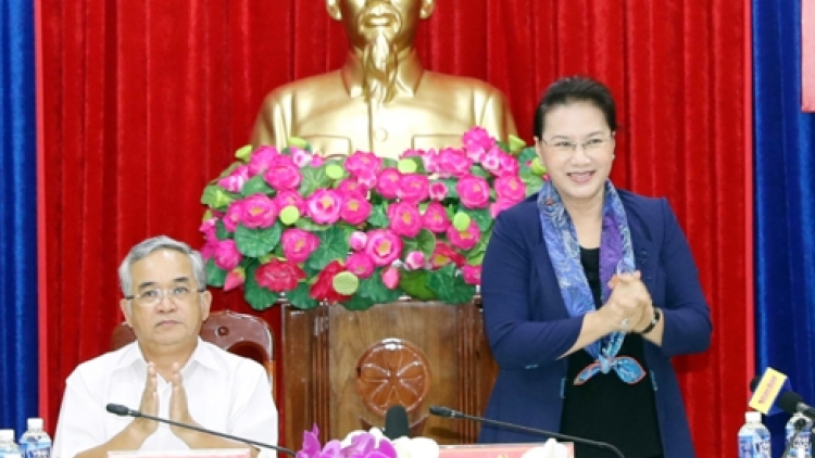 Chủ tịch Quốc hội bhrợ bhiệc lâng bh’cộ tỉnh Kon Tum