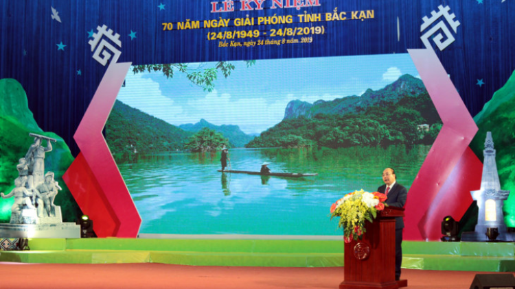 Thủ tướng chính phủ Nguyễn Xuân Phúc pấh bhiệc bhan hơnh déh 70 c’moo t’ngay pa chô zêng tỉnh Bắc Kạn