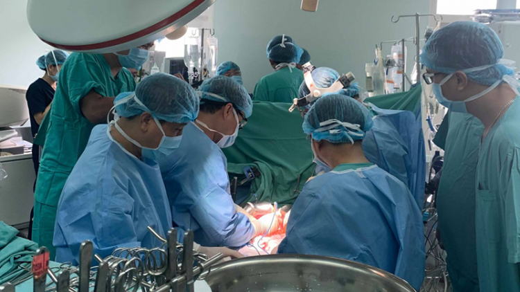 Thừa Thiên Huế: Kỷ lục p’têệt t’boọ da dul lâng xoóh đhị Bệnh viện Trung ương Huế