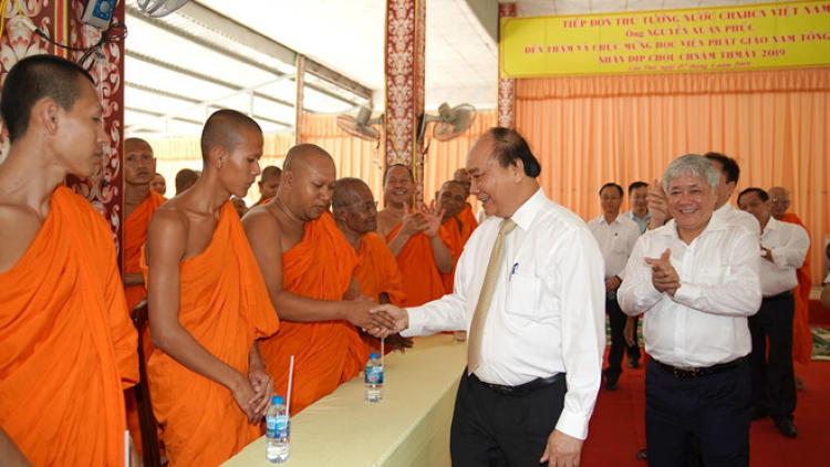 Thủ tướng lum, hơnh déh Tết Học viện Phật giáo Nam tông Khmer
