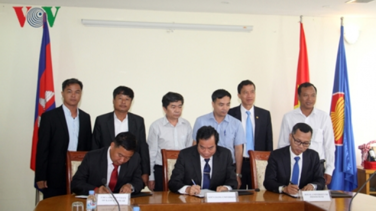 Pazêng trường đại học Việt Nam lâng Campuchia t’bhlâng k’rong pa choom manuýh pa bhrợ.