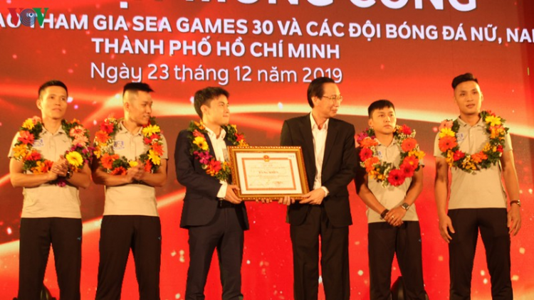 TP.Hồ Chí Minh: Cher đoọng 6 tỷ đồng đọong ha k’bhuh bóng đá pân đil, pân jưih lâng apêê vận động viên bơơn bh’nơơn dal bhlầng