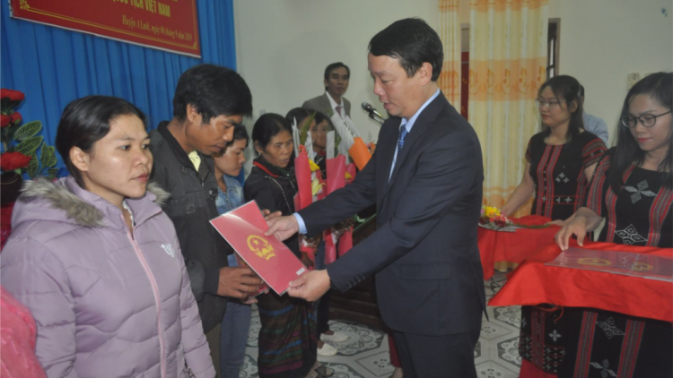 Cher đoọng quốc tịch Việt Nam đoọng ha 9 cha nắc đhanuôr Lào đhị chr’hoong A Lưới, Thừa Thiên - Huế