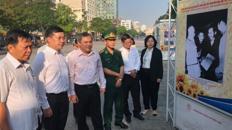 Triển lãm cha nụp ooy apêê acoon coh liêm ma mơ, mr’cơnh, đoàn kết tr’zup tr’zooi đh’rưah ha dưr