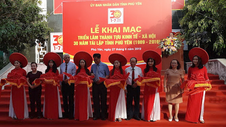 Triễn lãm bh’nơơn bh’rợ pa dưr pa xớc kinh tế xã hội 30 c’moo bhrợ padưr tỉnh Phú Yên