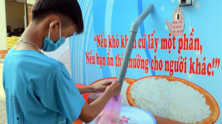 Phó Chủ tịch k’tiếc k’ruung pa gơi thư hơnh déh bh’rợ chr’nắp liêm zooi zúp đhanuôr âng manứih bhrợ t’váih ATM cha nêếh