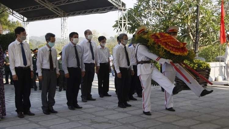 Thừa Thiên Huế: C’lêng lâng tập đơc n’hang âng 15 cha năc liệt sĩ lâh chêệt bil đhị Lào