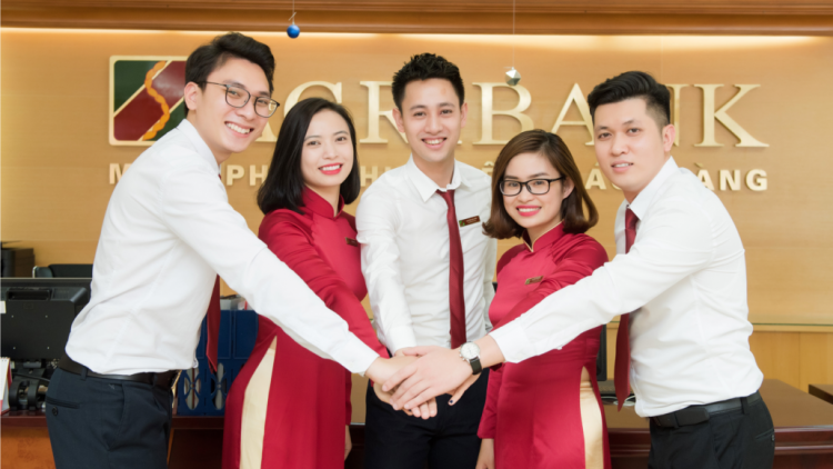 Pr’đơợ pa dưr tơợ apêê bh’rợ thi đua âng AGRIBANK