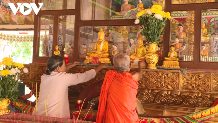 Đhanuôr Khmer Hậu Giang xay bhrợ liêm choom bh’rợ zâl cha groong pr’luh cr’ăy coh cr’chăl bhiệc bhan Sene Dolta