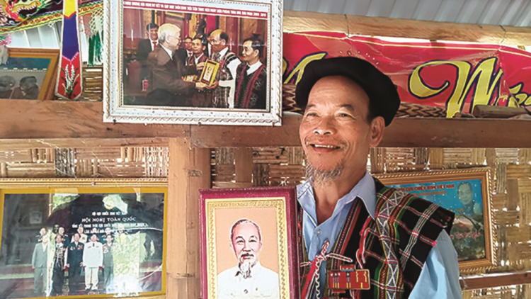 Xa nay âng t’cooh Cơ Tu ơy bấc chu lưm Tổng Bí thư