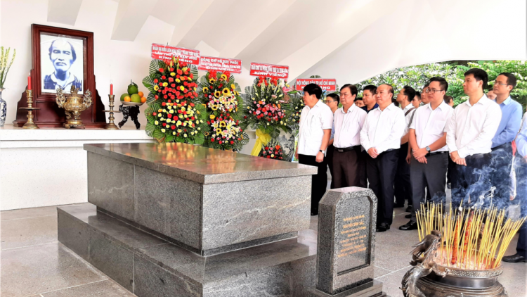 Apêê ting pâh thi Liên hoan phát thanh prang k’tiếc k’ruung ơy tước bắt hương đhị zr’lụ k’cir Nguyễn Sinh Sắc