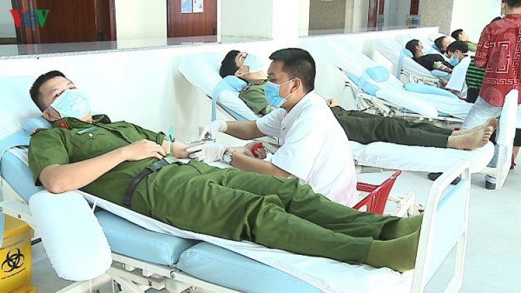 Cán bộ chiến sĩ công an zâp tỉnh miền Trung pấh đoọng a’ham tình nguyện