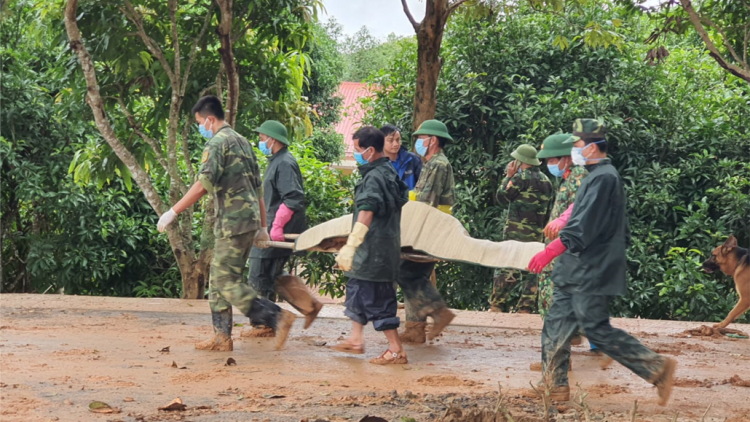 Bhiệc c’lêng 22 cán bộ, chiến sĩ Đoàn 337 nắc ta bhrợ bêl đhâng 22/10