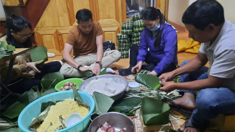 Đắk Lắk: Tôm lâh 1000 bệê bán chưng bánh tét pa gơi tước miền Trung