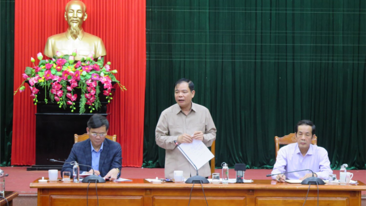 Quảng Bình lêy cha mêết cha groong đhí a’muốt