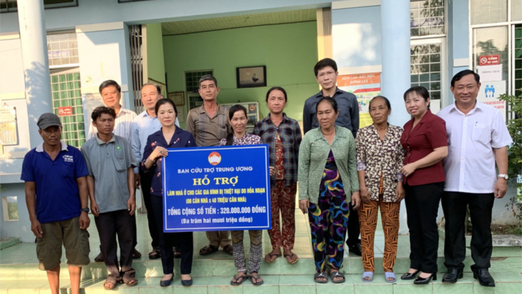 Uỷ ban Trung ương MTTQ Việt Nam zup zooi bhrợ têng đong ăt t’mêê đoọng ha 8 pr’loọng đong đhanuôr vêy đong lâh rooh coh Châu Đốc, tỉnh An Giang