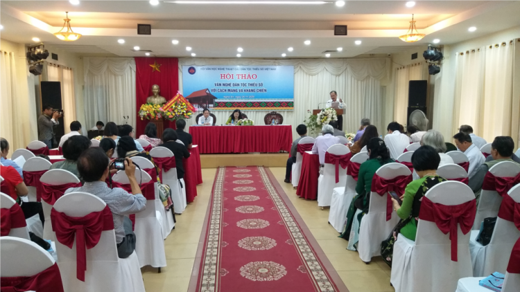 Văn học nghệ thuật zâp acoon cóh Việt Nam pa dưr dal pr’ắt bh’rợ t’mêê