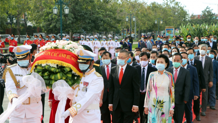 Haanh deh 76 c’moo t’ngay bhrợ t’vaih Quân đội nhân dân Việt Nam đhị Campuchia