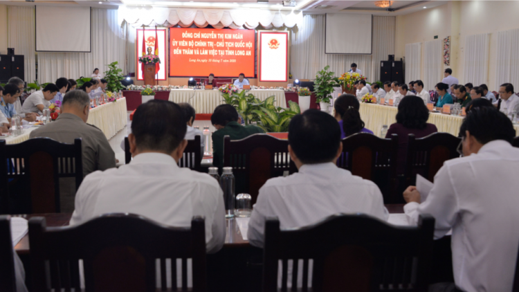 Chủ tịch Quốc hội bhrợ bhiêc lâng bh’cộ tỉnh Long An