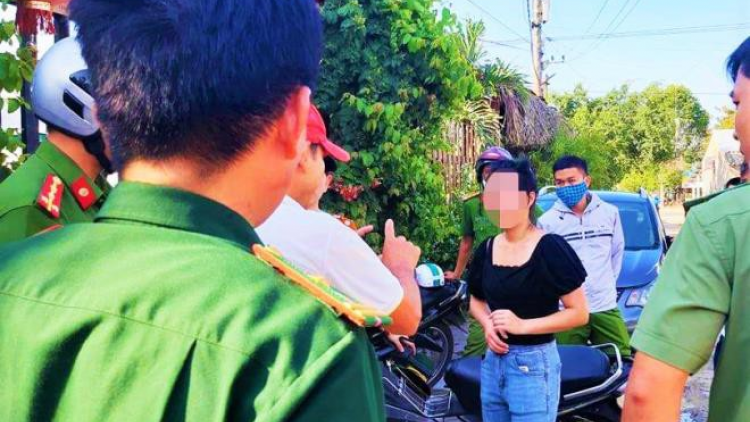 Quảng Nam khởi tổ tu bhiêc “ Bhrợ têng, xay moon đoọng ma nưih n’lơơng moot căh câ ăt coh Việt Nam lêt xa nay” lâng “ pay đoọng pa hêl loom”
