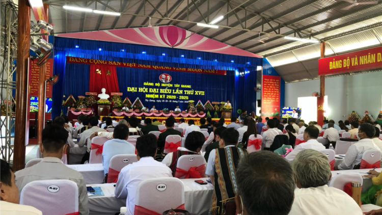 Tợơp  bhrợ têng Đại hội đại biểu Đảng bộ chr’hoong Tây Giang khoá XVII, cr’chăl c’moo 2020-2025