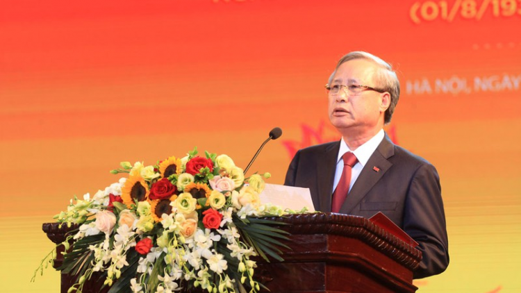 Đồng chí Trần Quốc Vượng pâh hội nghị tr’lum mặt đại biểu trí thức, apêê bhrợ bh’rợ khoa học, văn nghệ sĩ
