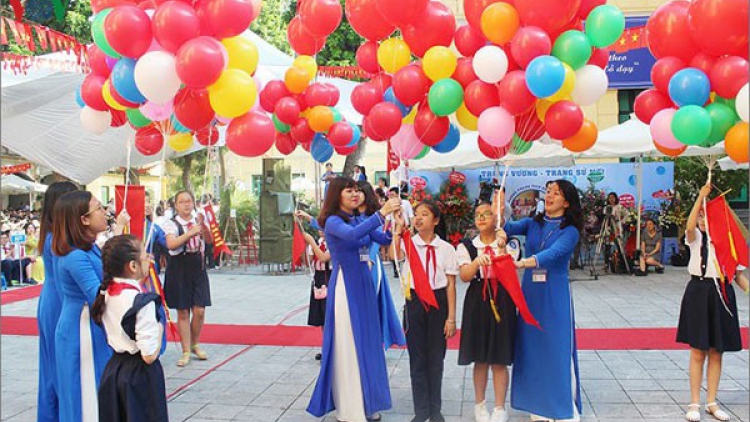 Prang k’tiêc k’ruung khai giảng c’moo học t’mêê coh ra diu t’ngay 5/9