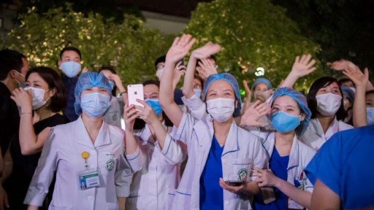 N’jấh lơi bhiệc đoọng ặt lalay, Bệnh viện Bạch Mai nắc chô khám zư cr’ay moót tơợp c’xêê 5