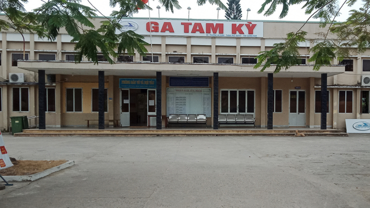 Pa xiêr, t’hước tước pa đhêy pa câl vé tàu lửa tợơ Hà Nội lâng Sài Gòn tước Tam Kỳ