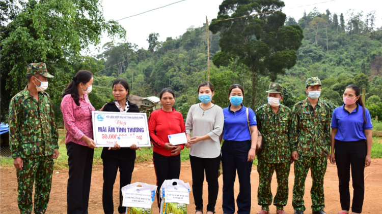 Hội LHPN tỉnh Quảng Nam cher đoọng hun pr’hêl ha c’bhúh zêl cha groong pr’lúh cr’ay zr’lụ k’noong k’tiếc Nam Giang