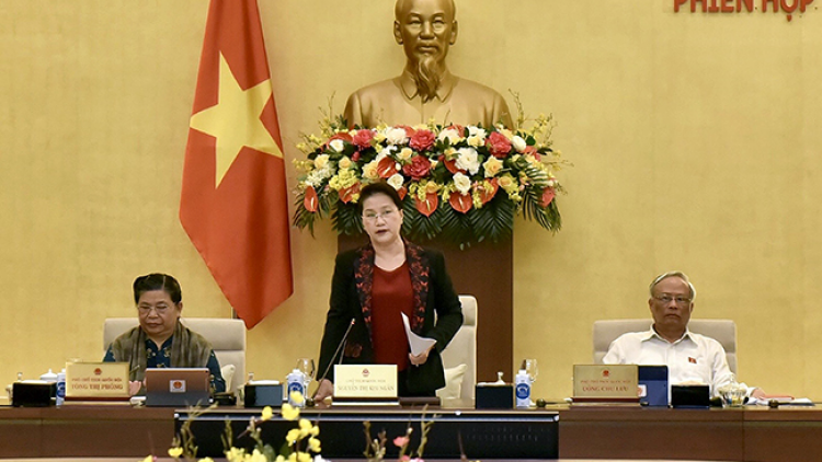 Tơơp bhrợ pr’hop g’luh 49 âng Ủy ban Thương vụ Quốc hội