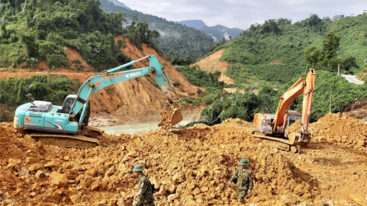 Thừa Thiên Huế: K’noọ tươc c’lâng bh’rợ bhâ viêr k’ruung Rào Trăng đoọng t’bhlâng chơơc lêy 12 cha năc bil tic